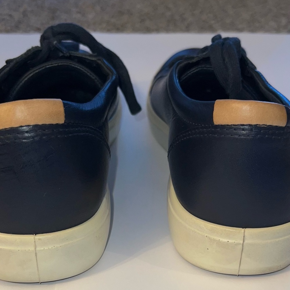 Pre-Owned Ecco Blue and Tan Sneakers Minimalist Design